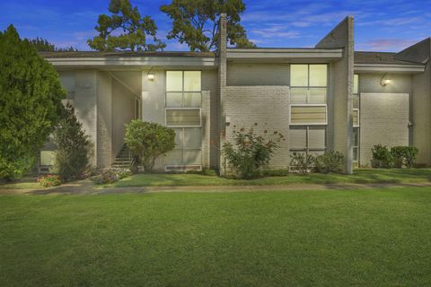 Photo of 1950 Spenwick Drive #408, Houston, TX 77055 (MLS # 98155227)