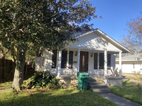 Photo of 911 7th Street, Orange, TX 77630 (MLS # 75656704) Photo of 911 7th Street, Orange, TX 77630 (MLS # 75656704)