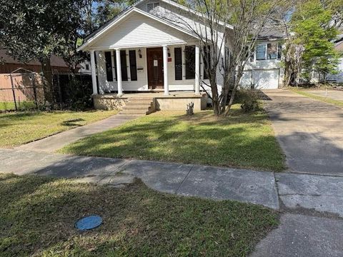 Photo of 911 7th Street, Orange, TX 77630 (MLS # 75656704)