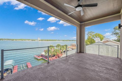 Homes For Sale - 828 Lake View Drive<br/> Montgomery, TX 77356