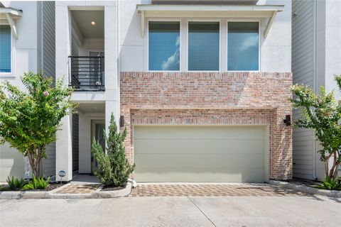 Photo of 8320 Vista Bella Lane, Houston, TX 77055 (MLS # 42064086)
