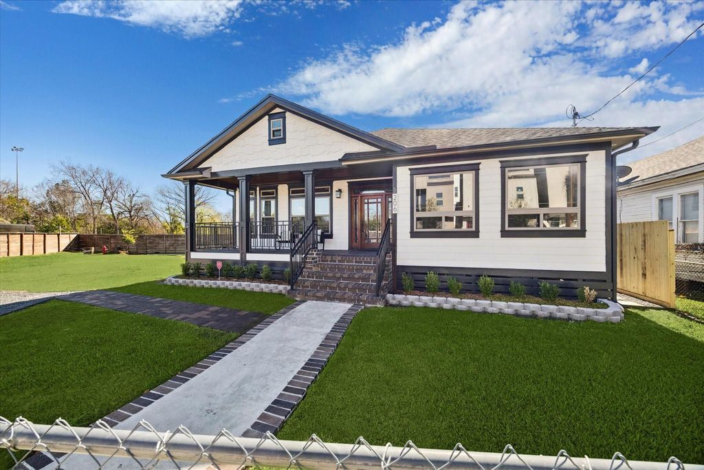 Photo of 206 North Street, Houston, TX 77009 (MLS # 83311627)