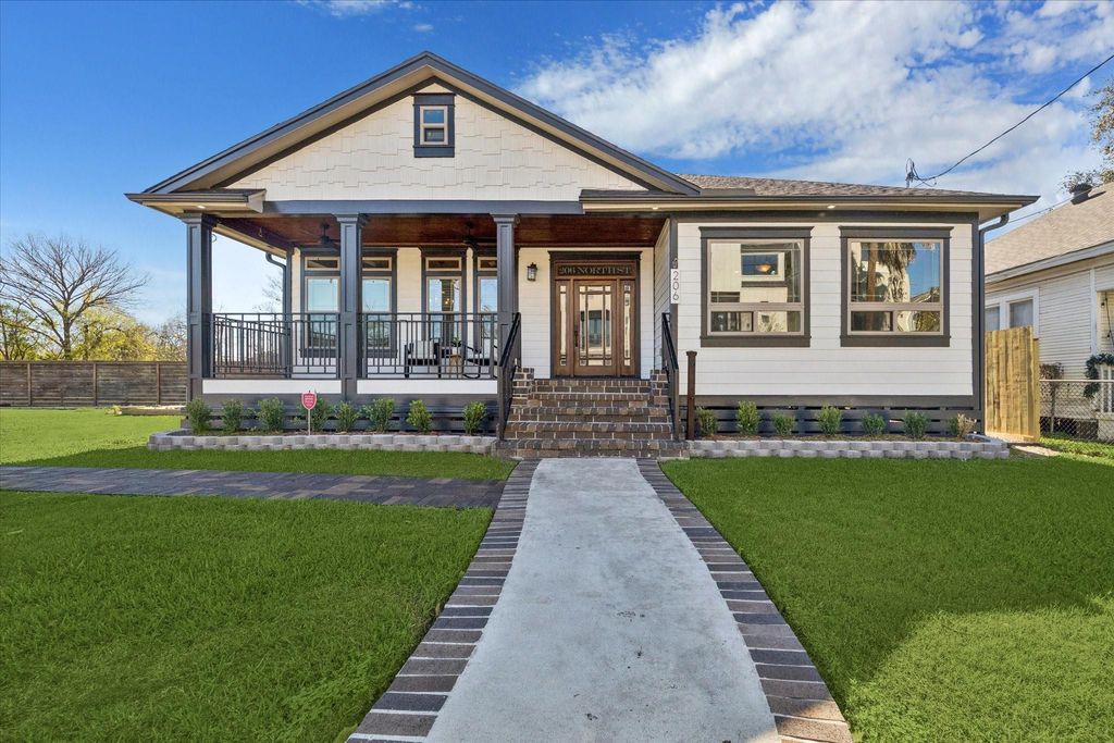 Photo of 206 North Street, Houston, TX 77009 (MLS # 83311627)