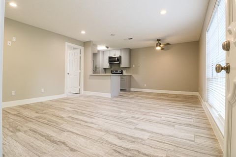Photo of 2201 Fountain View Drive #34 F, Houston, TX 77057 (MLS # 9243105)