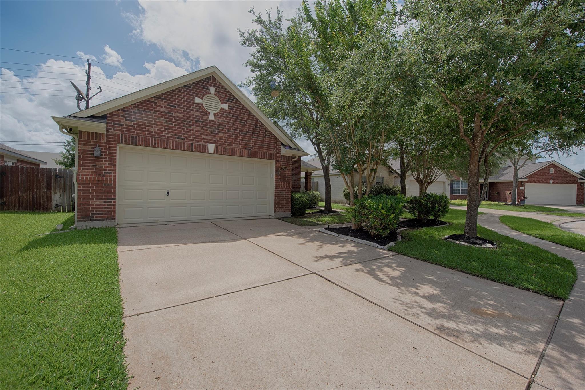 2725 Hidden Landing Drive