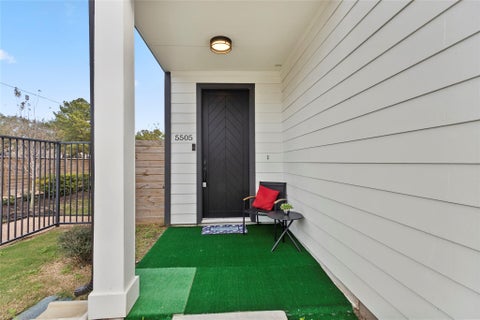 Photo of 5505 Oakmont Villas Drive, Houston, TX 77091 (MLS # 79401622)