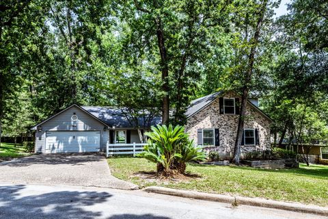 Photo of 1006 Amesbury Court, Huntsville, TX 77340 (MLS # 9044930)