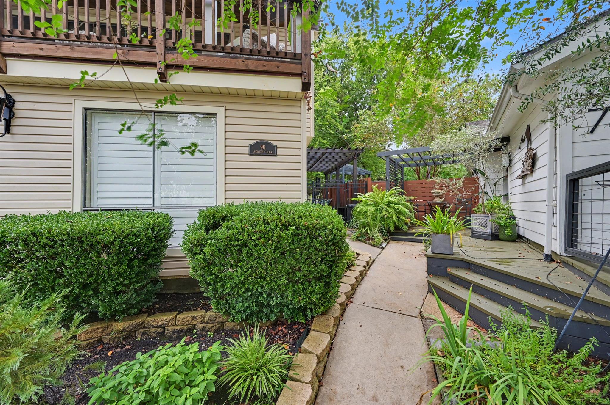 96 Lakeview Village
