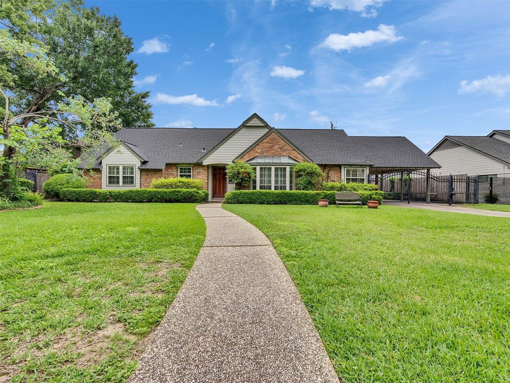 Photo of 12527 Boheme Drive, Houston, TX 77024 (MLS # 7402441)