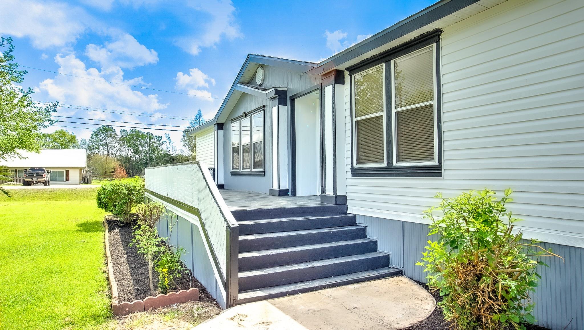 2516 Loch Lomond Street