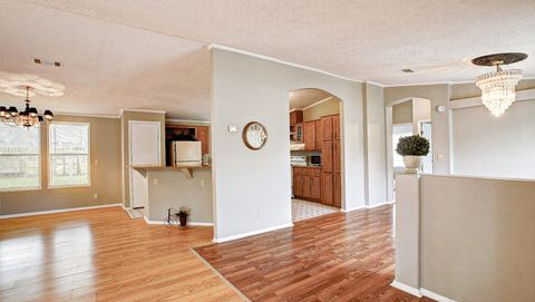 2516 Loch Lomond Street Highlands TX 77562