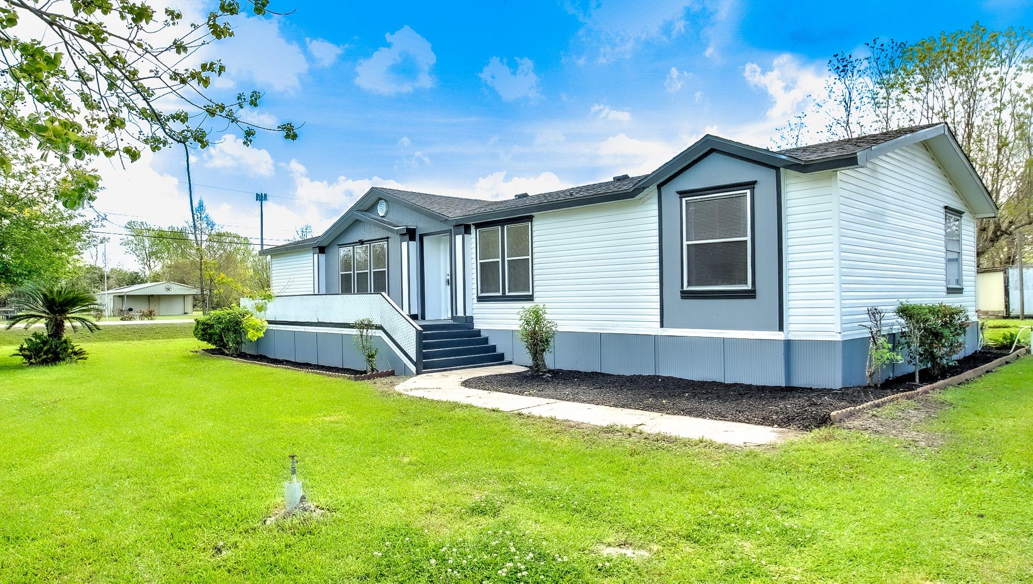 2516 Loch Lomond Street