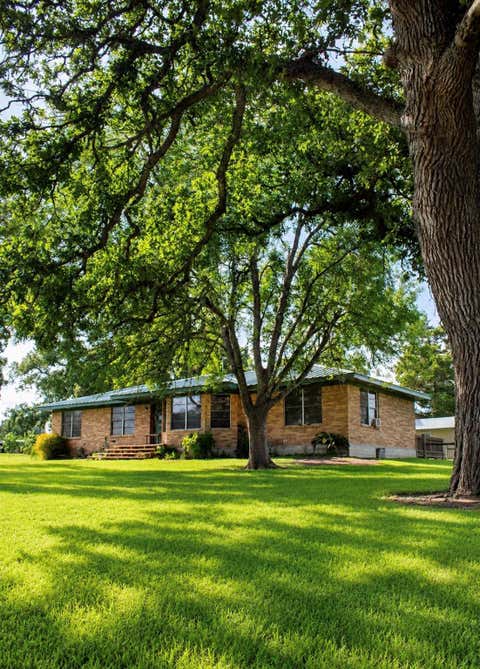 Photo of 134 Private Road 1006, Hallettsville, TX 77964 (MLS # 10155223)