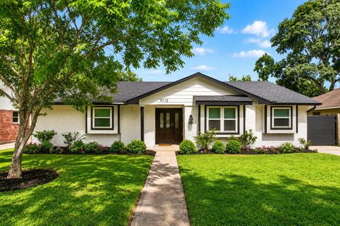 Photo of 9710 Bob White Drive, Houston, TX 77096 (MLS # 55413864)