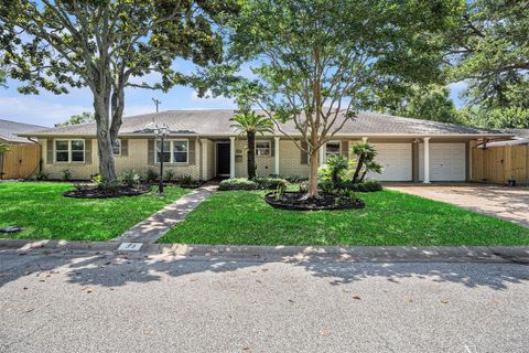 Photo of 33 Maple Lane, Galveston, TX 77551 (MLS # 58189140)