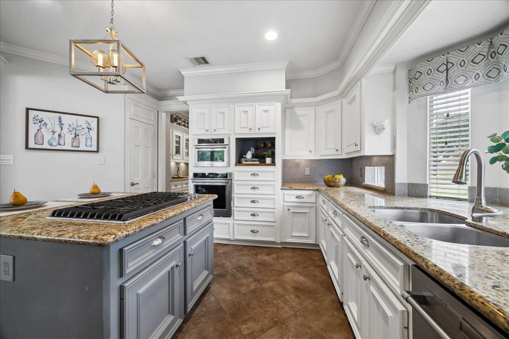 Photo of 5911 Garden Hollow Court, Houston, TX 77345 (MLS # 85500017)