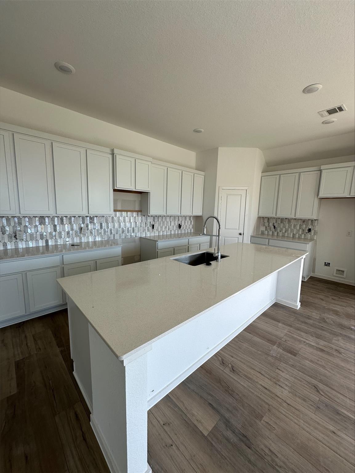 17867 Aile Pierre Pass