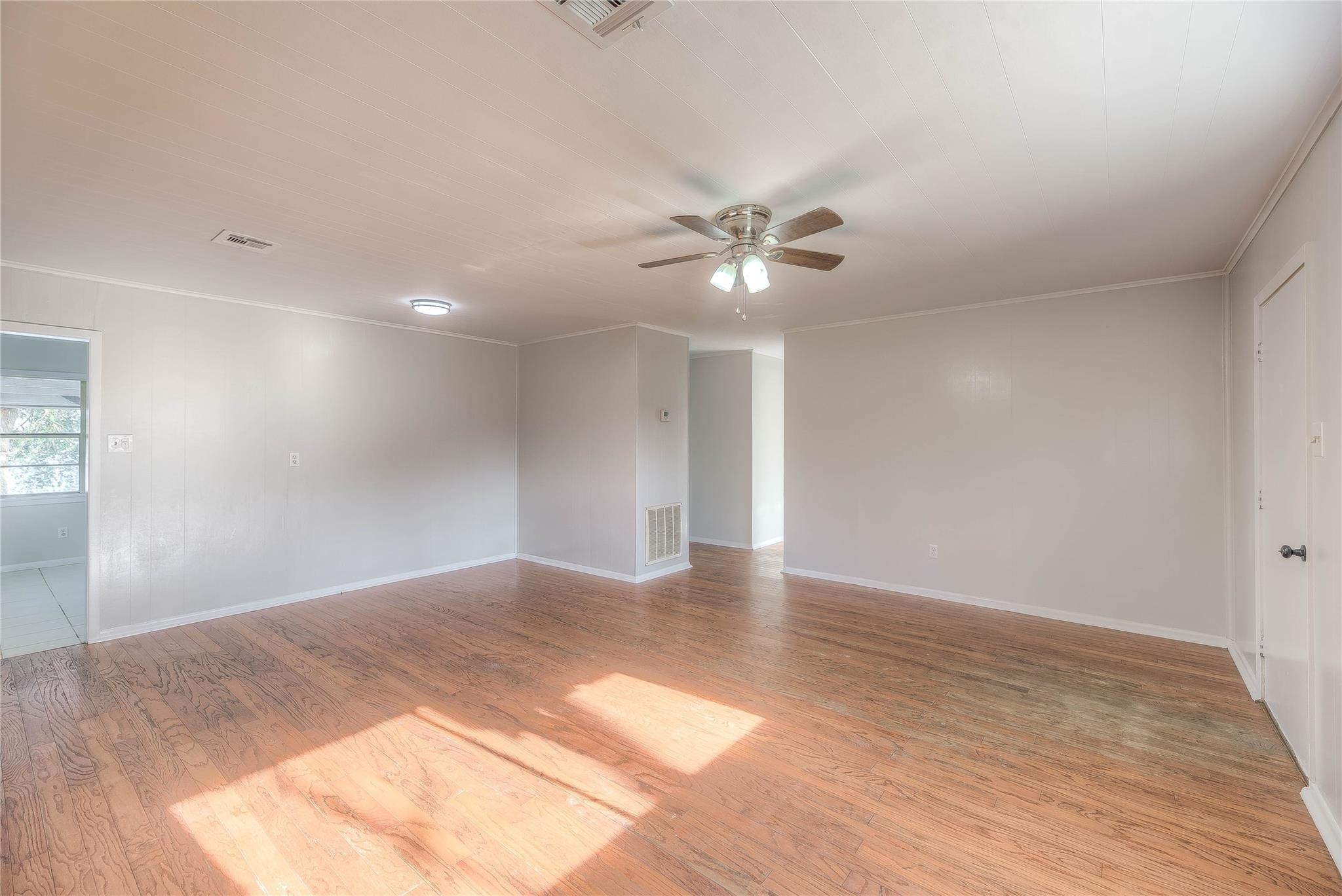 1606 E Taylor Lake Circle