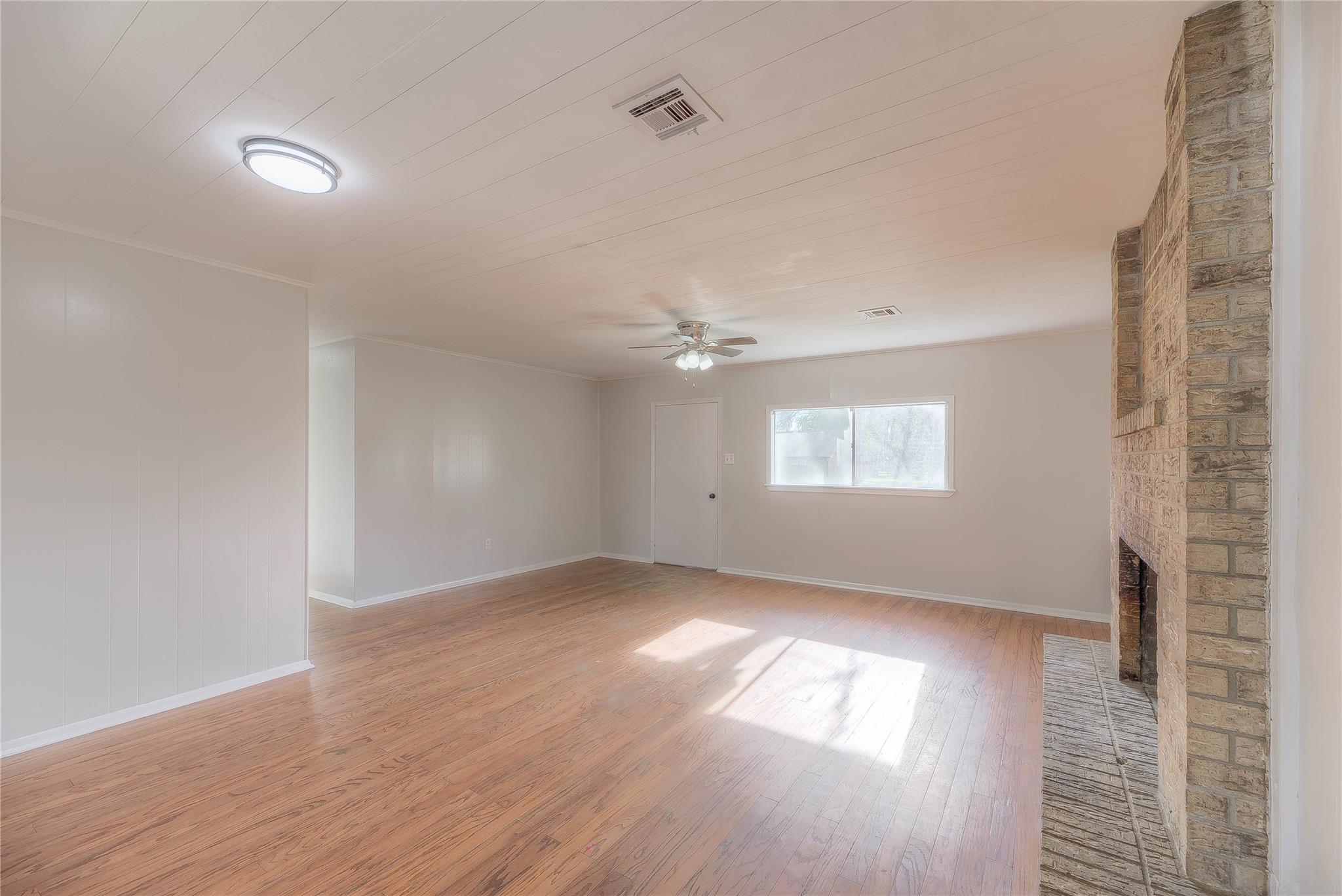 1606 E Taylor Lake Circle