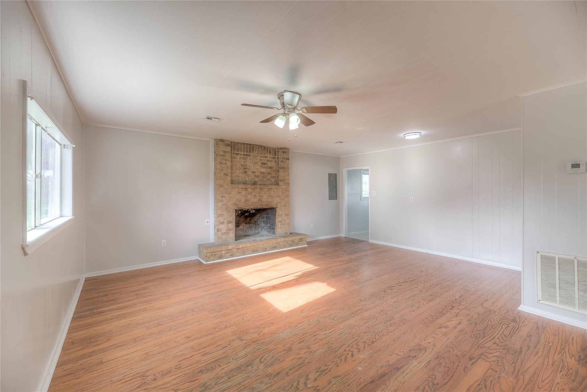 1606 E Taylor Lake Circle