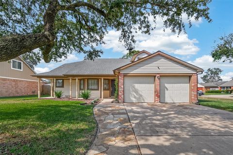 Photo of 555 Shealy Street, Houston, TX 77598 (MLS # 26705696)