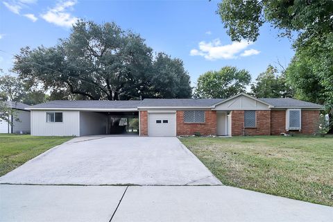 Photo of 2509 Bayou Avenue, Baytown, TX 77520 (MLS # 76162187)