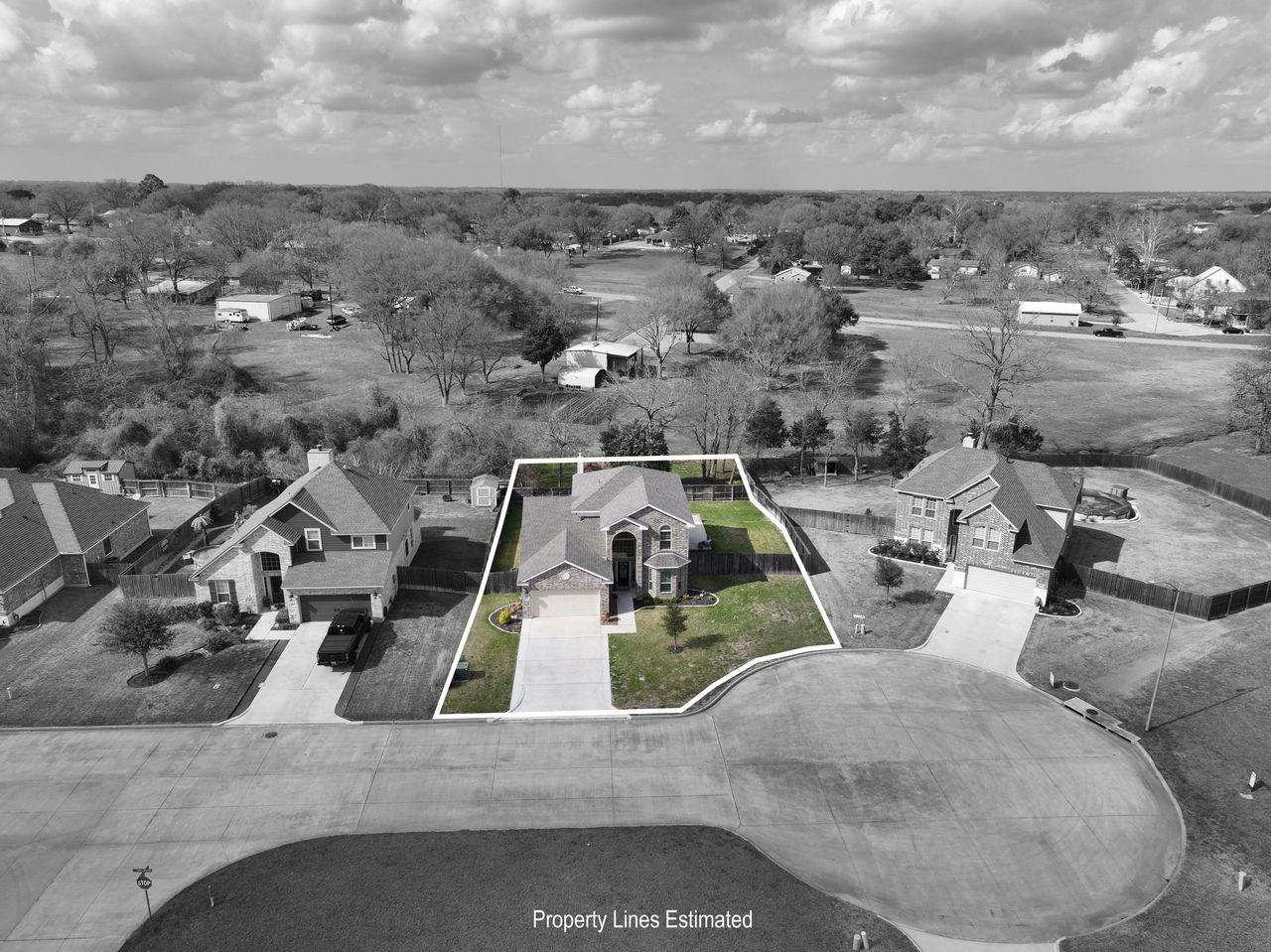 1702 Twin Oaks Circle