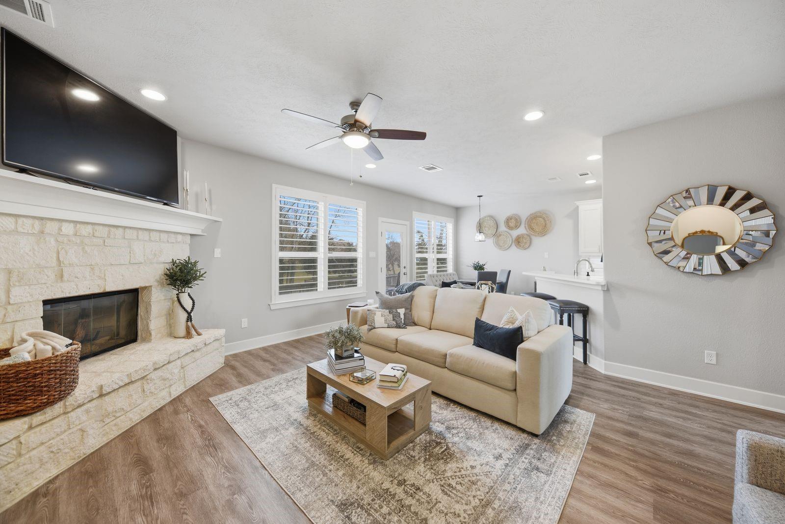 1702 Twin Oaks Circle