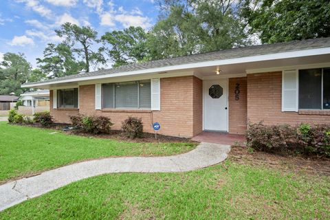 Photo of 205 Taft Avenue, Cleveland, TX 77327 (MLS # 94603044)