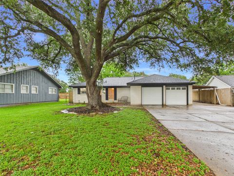 Homes For Sale - 1213 Southbend Drive<br/> Alvin, TX 77511