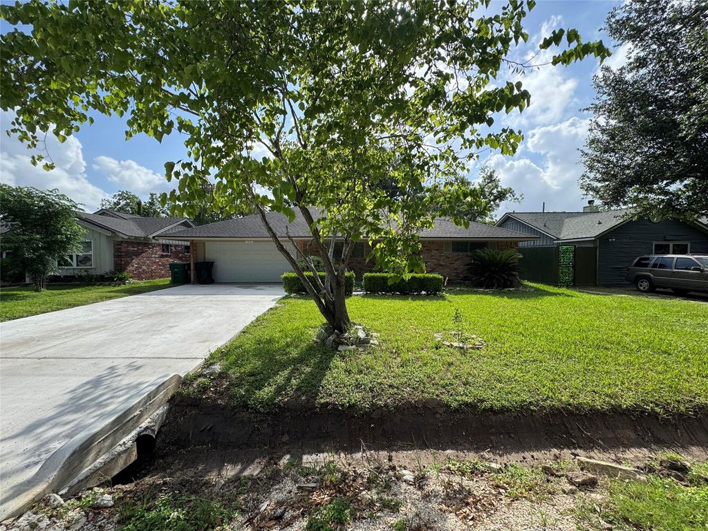 Photo of 1710 Longhorn Drive, Houston, TX 77080 (MLS # 5538659)
