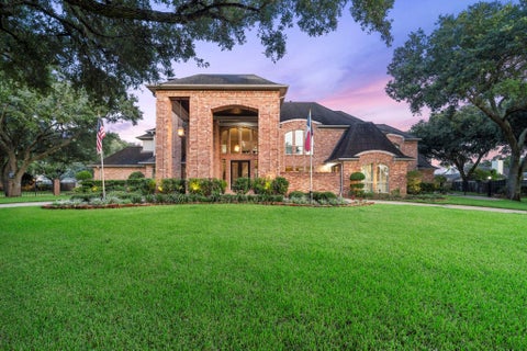 Photo of 3 Regent Court, Sugar Land, TX 77478 (MLS # 98274474)