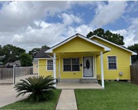 Photo of 310 W Houston Avenue, Pasadena, TX 77502 (MLS # 88895035)