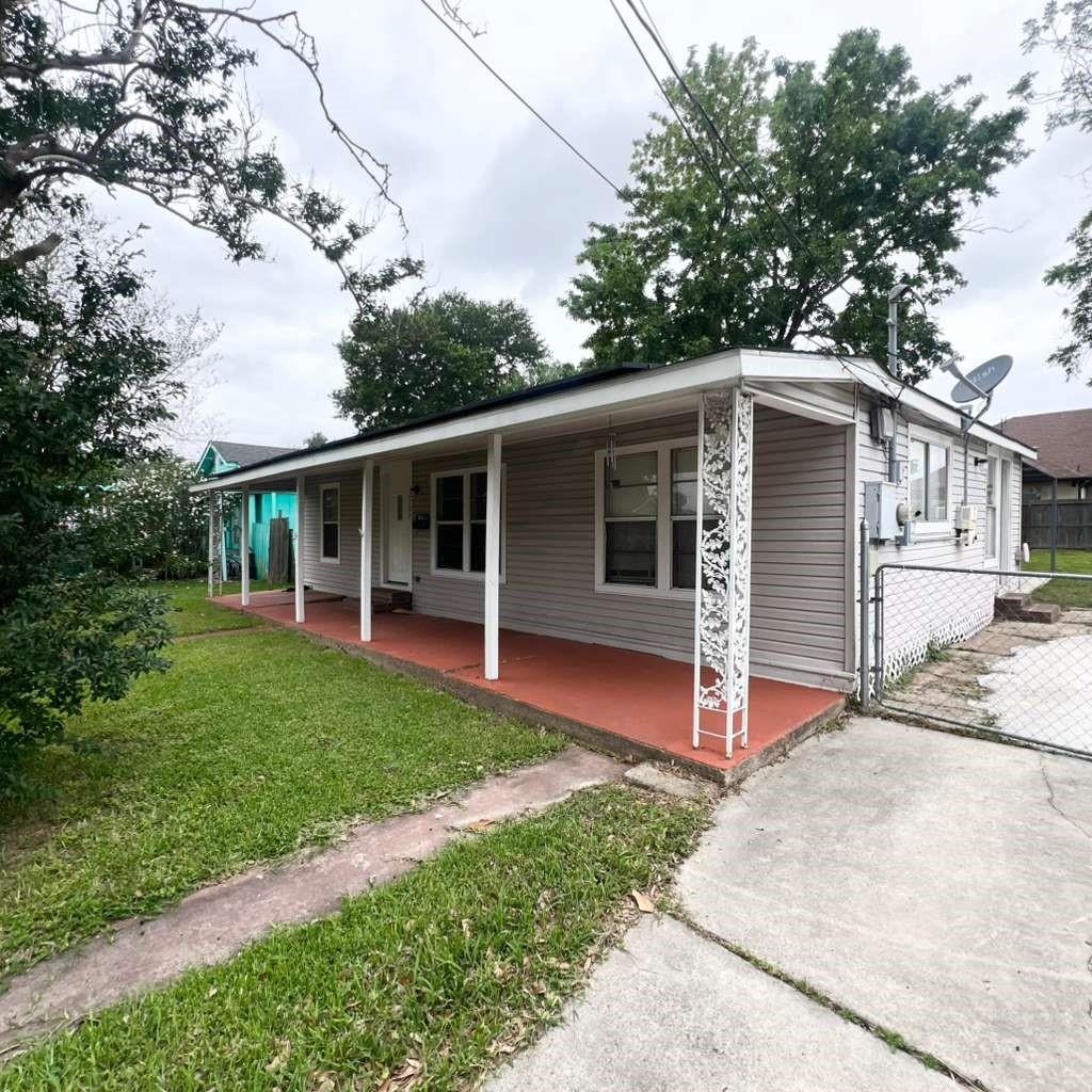 2707 Almendares Avenue