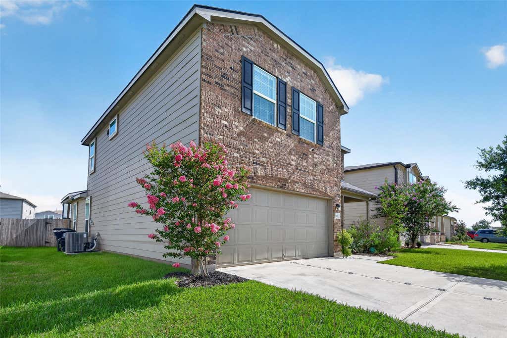 Photo of 7031 Hobby Wind Ridge Drive, Houston, TX 77075 (MLS # 73052919)