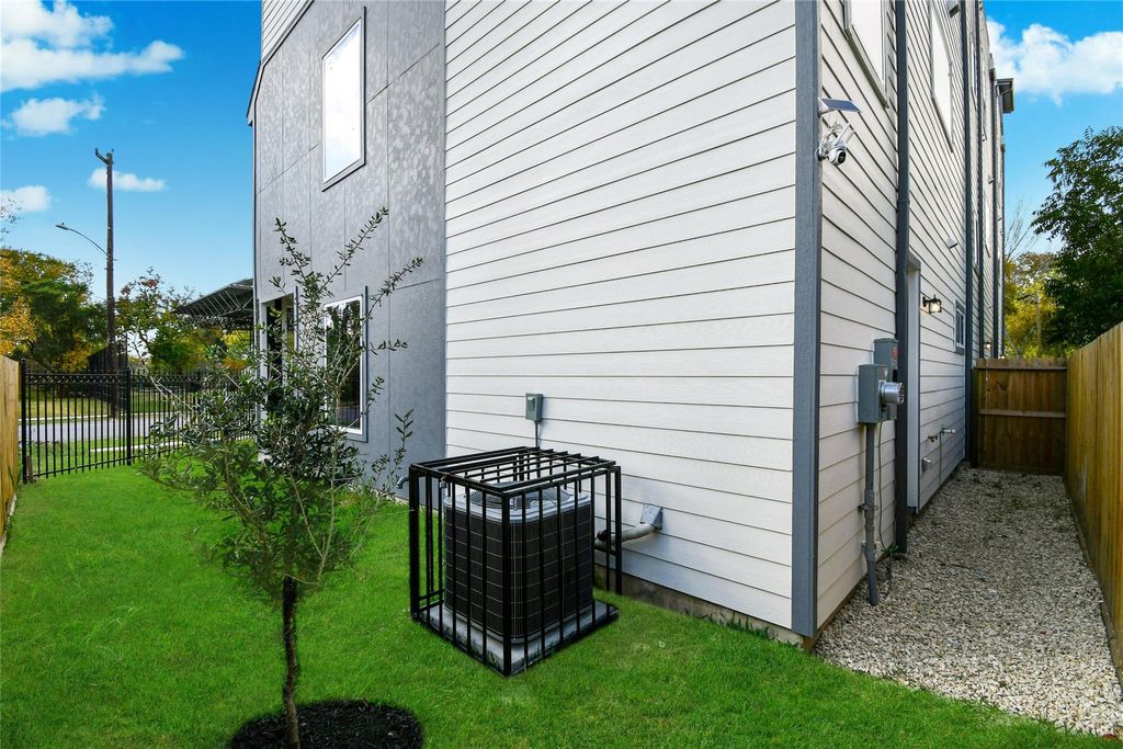 Photo of 3233 Tuam Street, Houston, TX 77004 (MLS # 93215777)