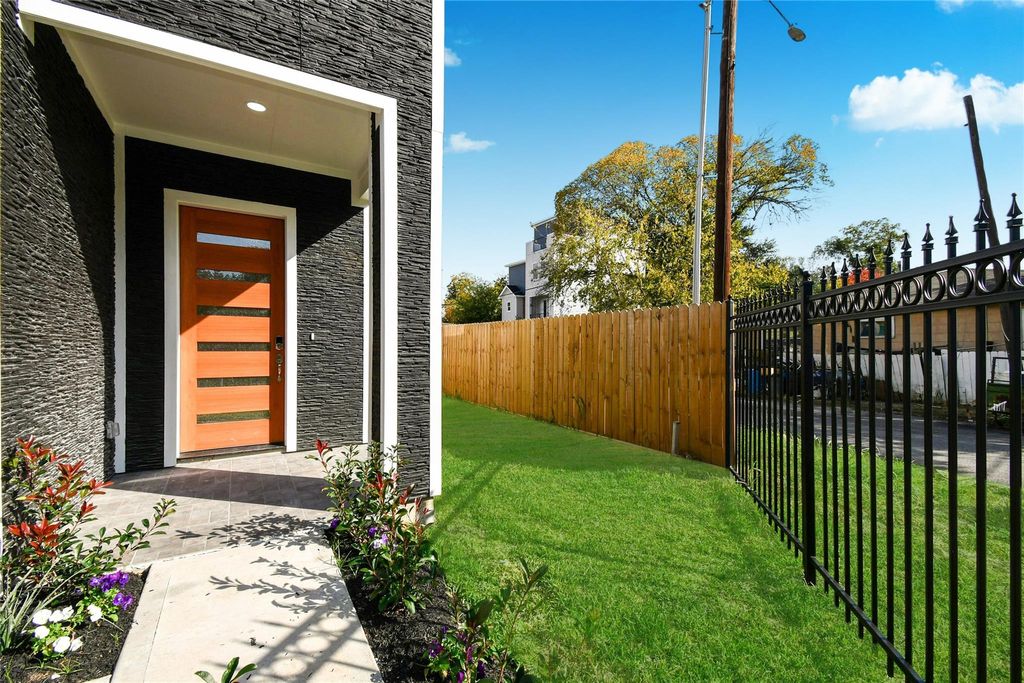 Photo of 3233 Tuam Street, Houston, TX 77004 (MLS # 93215777)