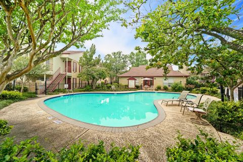 Photo of 2120 El Paseo Street #1403, Houston, TX 77054 (MLS # 76492029)