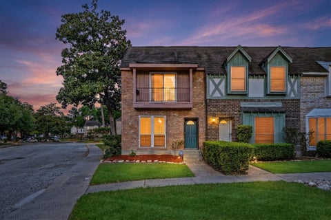 Photo of 830 Threadneedle Street #240, Houston, TX 77079 (MLS # 10649896)