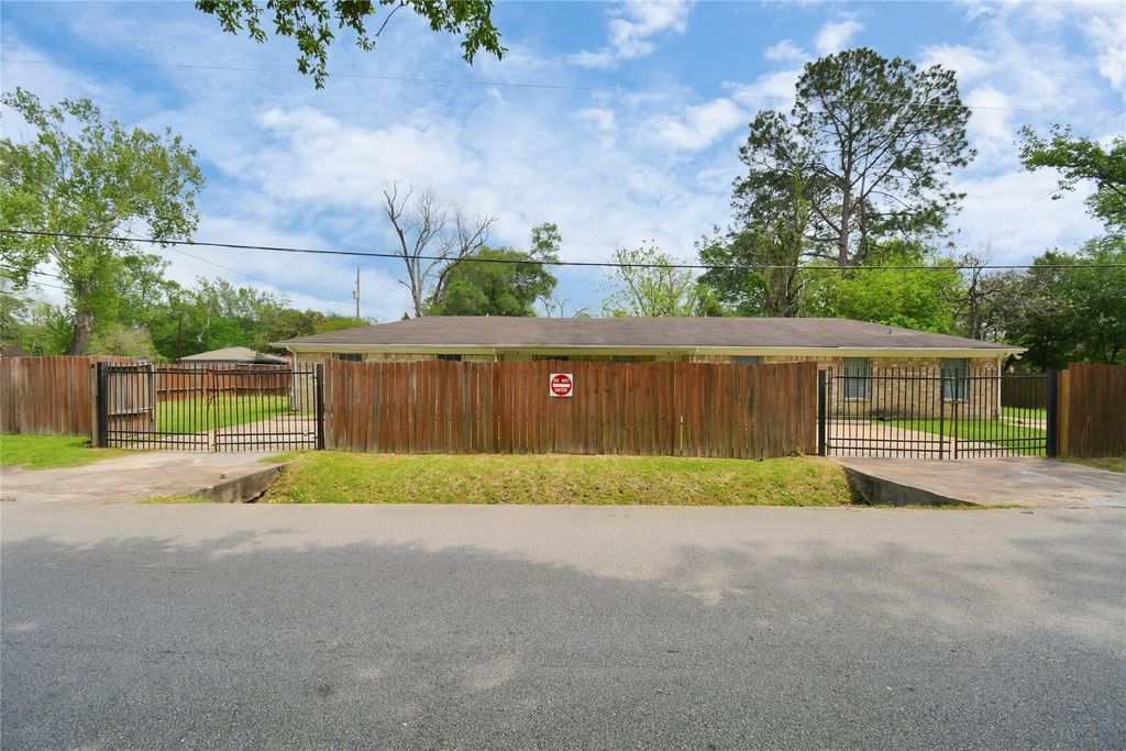 Photo of 8622 Elbert Street #B, Houston, TX 77028 (MLS # 47389888)
