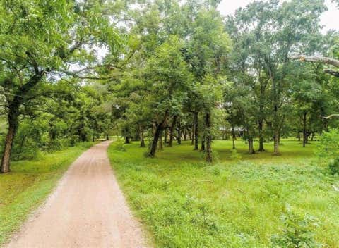 Photo of 202 Jones Road, Angleton, TX 77515 (MLS # 83304044)