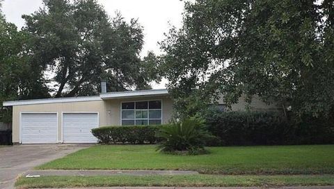 Photo of 4410 Kingfisher Drive, Houston, TX 77035 (MLS # 12763852)