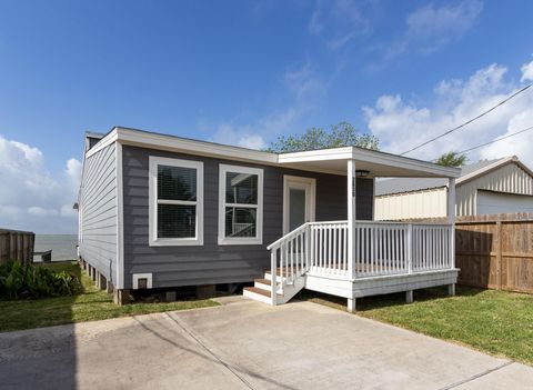 Photo of 2830 Bay Oaks Harbor Drive, Baytown, TX 77523 (MLS # 23802677)