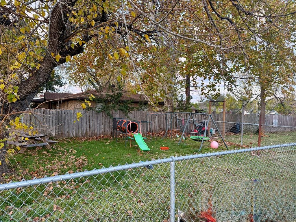 Photo of 700 E Wallisville Road, Highlands, TX 77562 (MLS # 96245370)