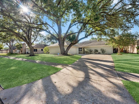 Photo of 14319 Ella Lee Lane, Houston, TX 77077 (MLS # 67198461)