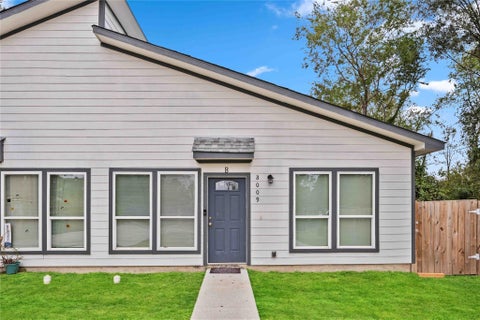 Photo of 8009 Sterlingshire Street #B, Houston, TX 77078 (MLS # 45544880)
