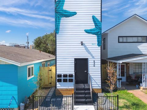 Photo of 624 Avenue H, Galveston, TX 77550 (MLS # 71053089)