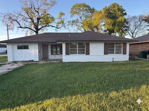 Photo of 9001 Chatwood Drive, Houston, TX 77078 (MLS # 82291137)