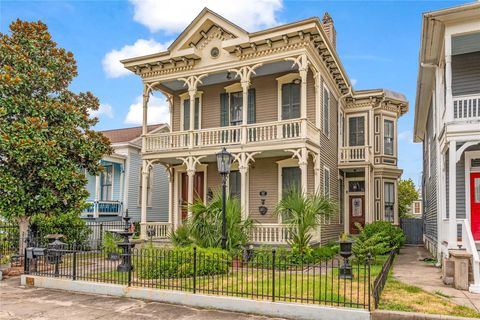 Photo of 1712 Winnie Street, Galveston, TX 77550 (MLS # 61998188)