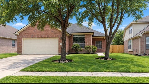 Photo of 3027 Country Boy CT, Greenwell Springs, TX 77373 (MLS # 18297503)